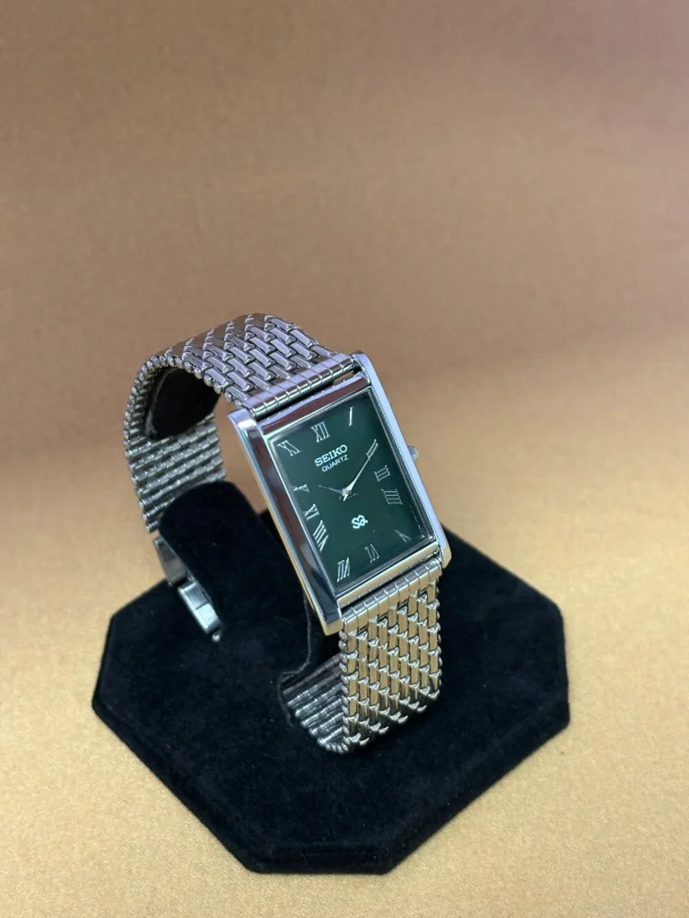 OLIVE GREEN SILVER VINTAGE Seiko slim Quartz men's wristwatch